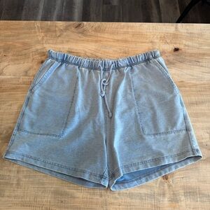 Splendid Hayden Terry shorts in a light wash bleach indigo color. Size medium